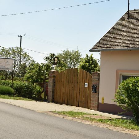 Anna Apartman Appartement Maroslele Buitenkant foto
