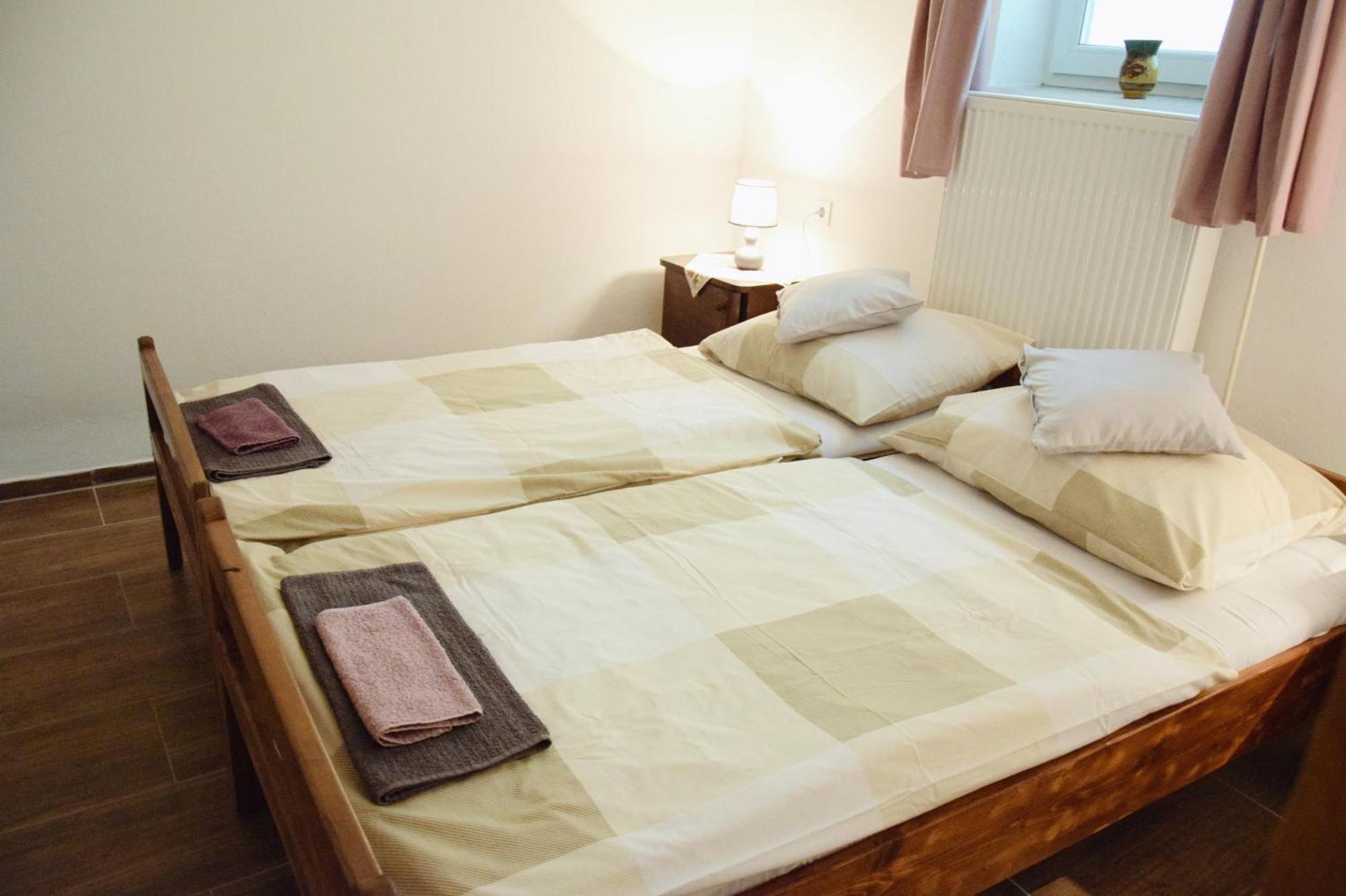 Anna Apartman Appartement Maroslele Buitenkant foto