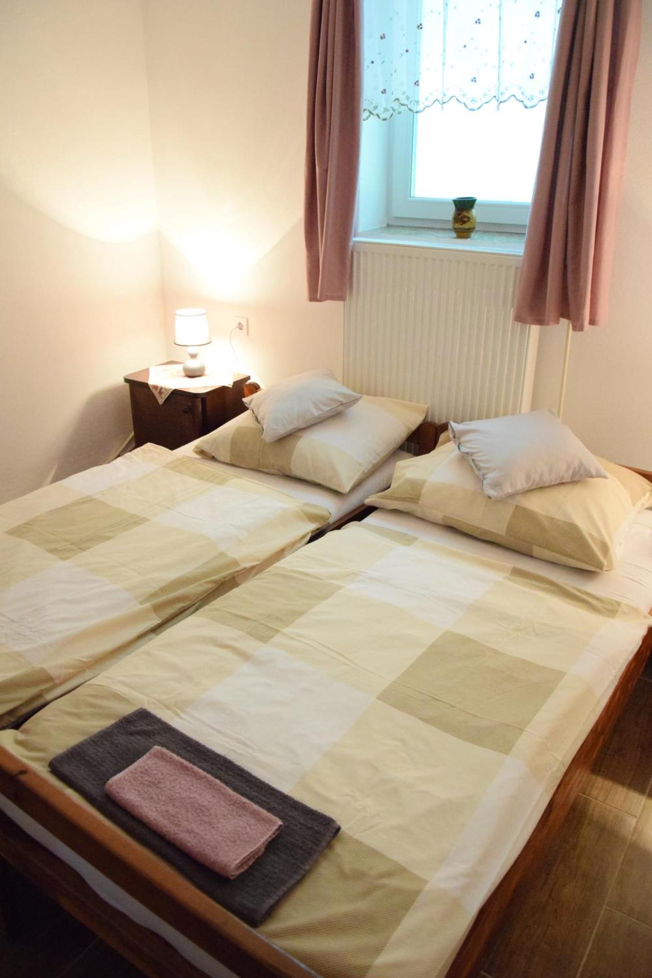 Anna Apartman Appartement Maroslele Buitenkant foto