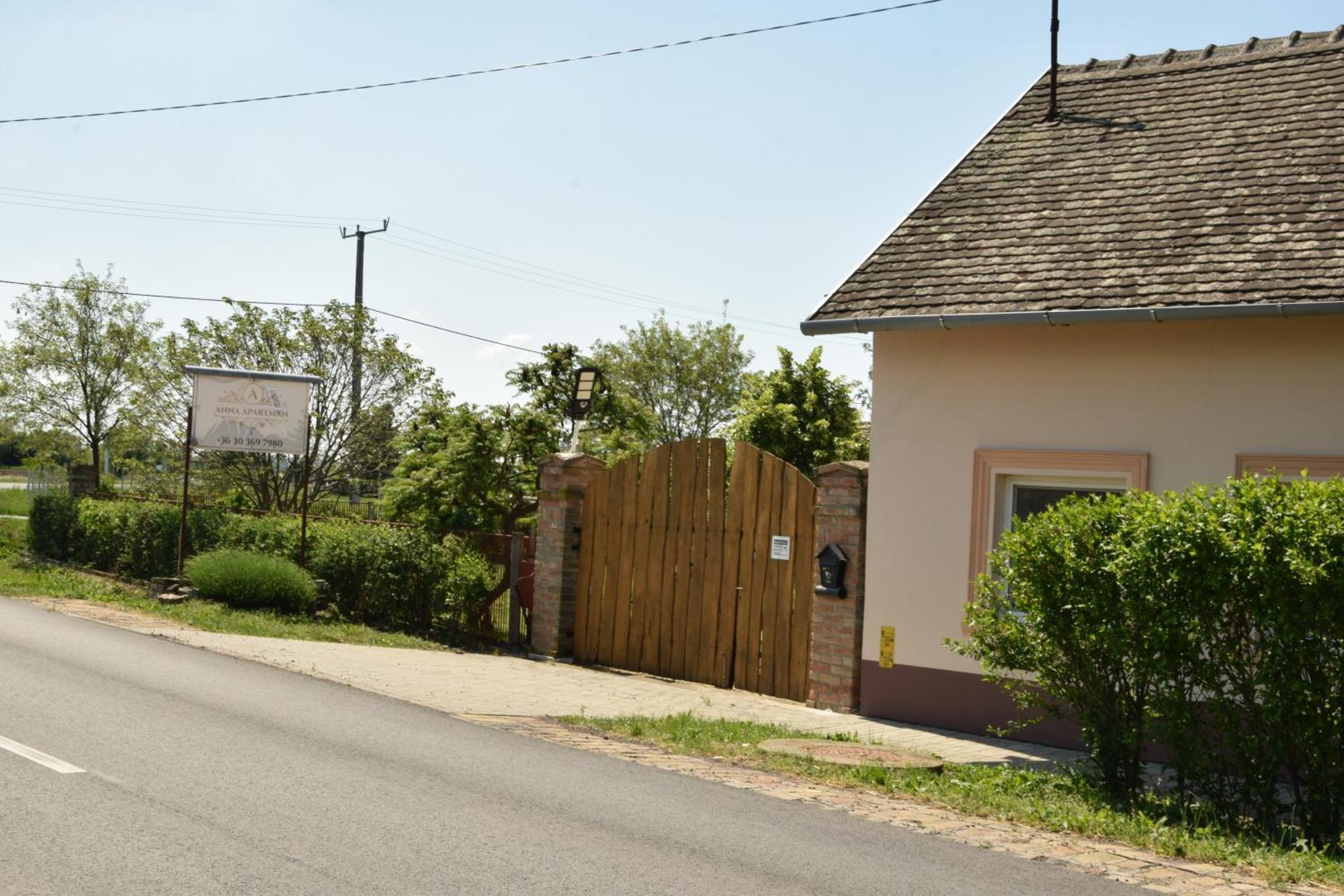 Anna Apartman Appartement Maroslele Buitenkant foto